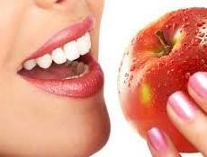 woman eating apple